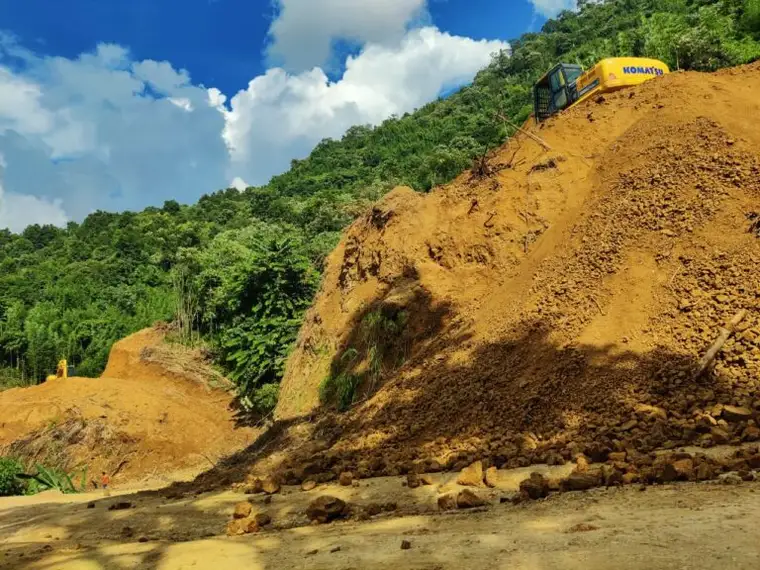 Shri Krishan Construction equipment and crusher plant on active site
