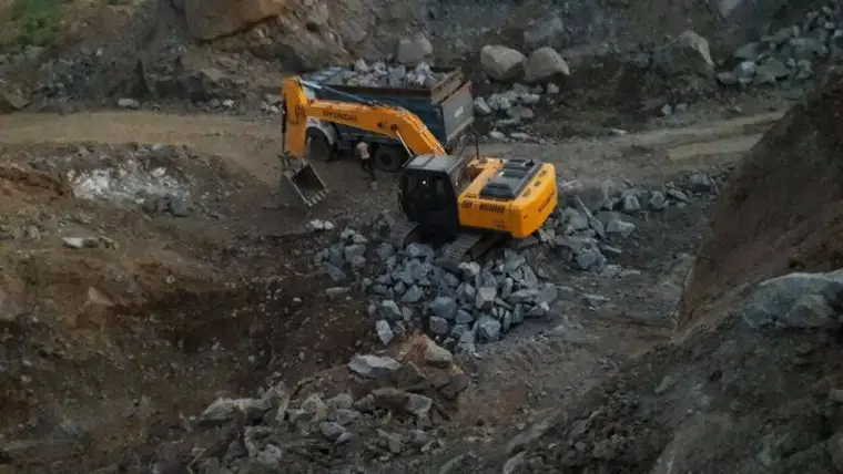Shri Krishan Construction active highway project site
